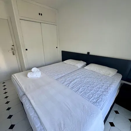New Spacious Family 3 Bedrooms Pool 5 Min From The Sea Apartment